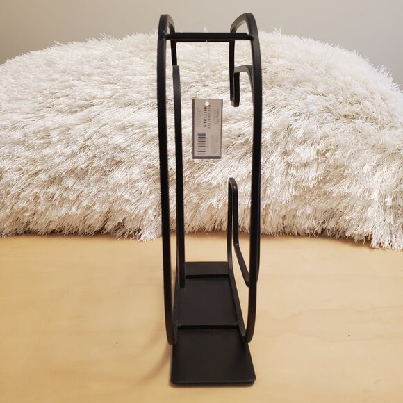 Simplify Decorative Letter Initial “C” Black Metal Art Home Decor - Picture 5 of 11